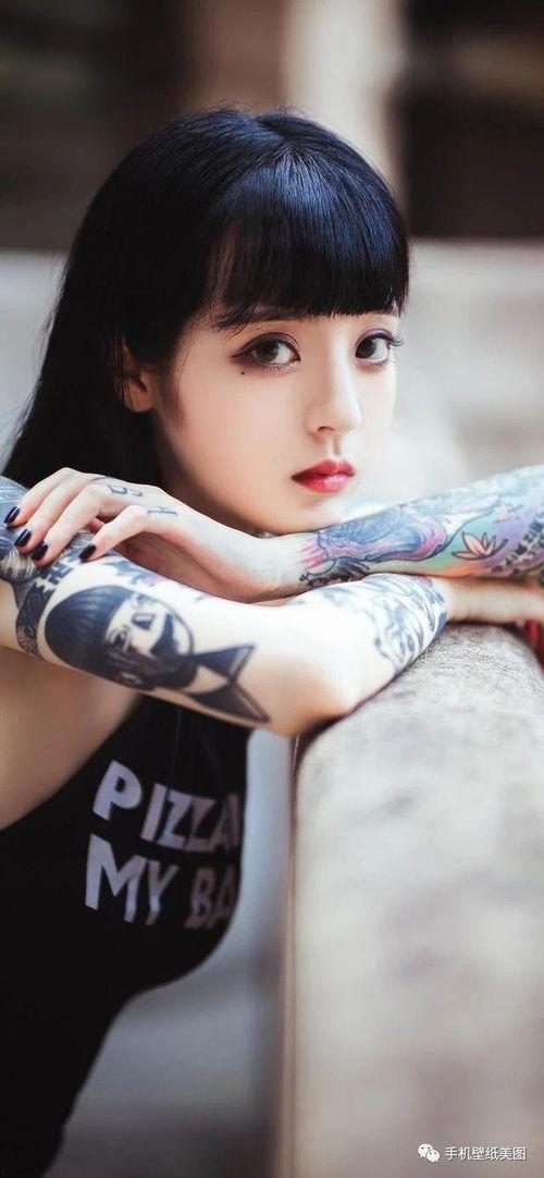 吃瓜抖音网红纹身女,揭秘吃瓜群众的网红生活面纱”
