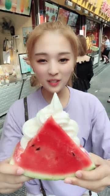 网红炮姐吃瓜图片大全,网红美食界的欢乐盛宴